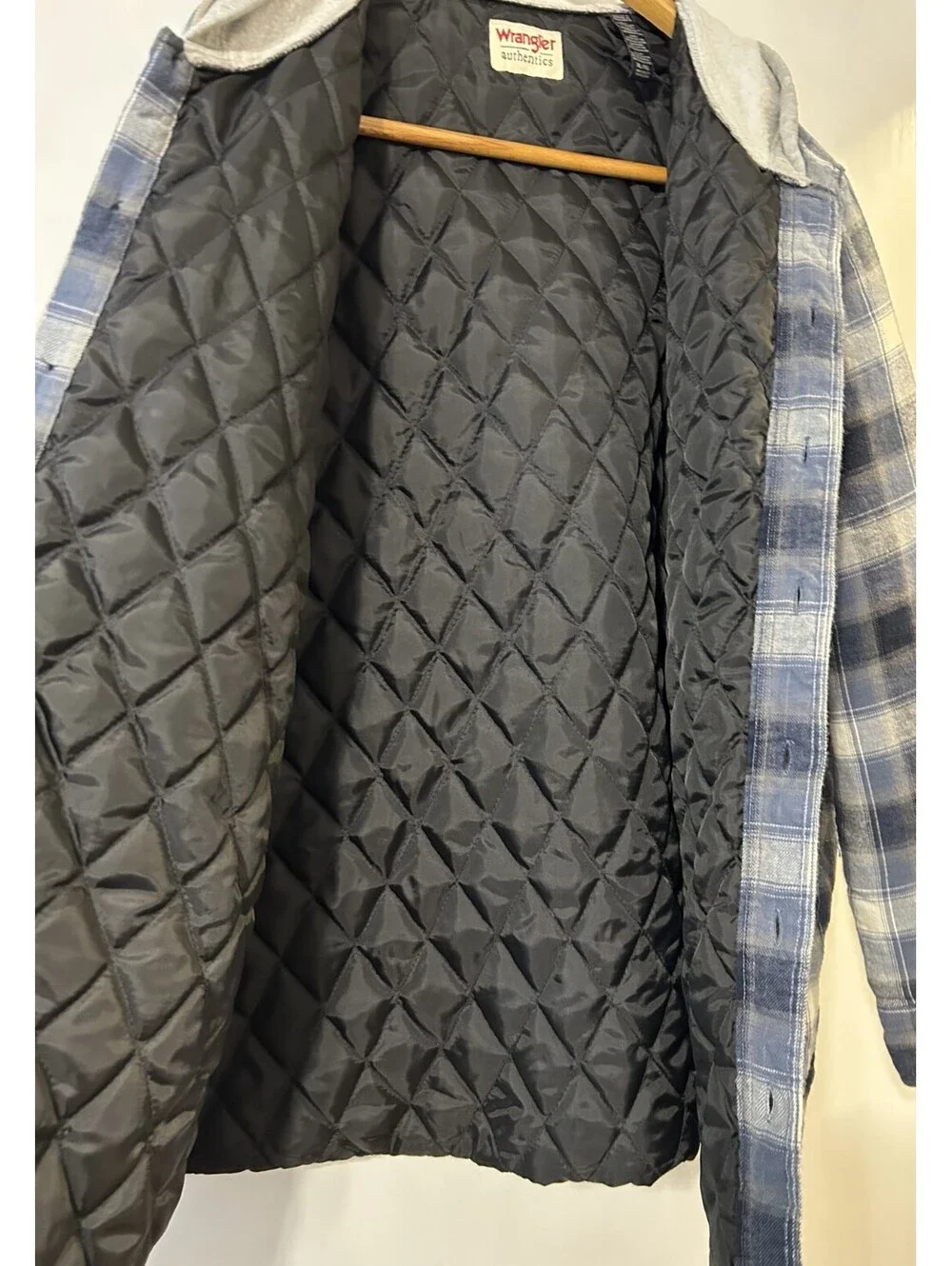 Wrangler Mens  Size XL Blue Plaid Long Sleeve Hooded Quilted Shackets Outdoorsy